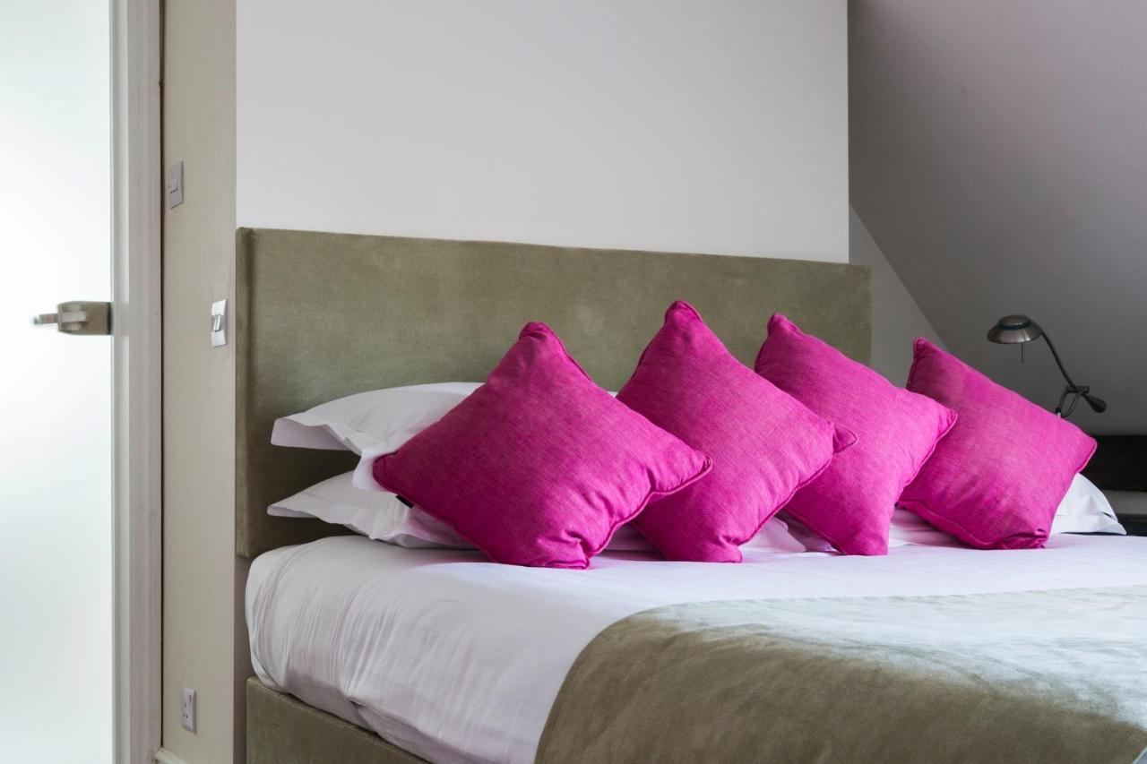 The Bell Inn Hotel Horndon-on-the-Hill Exteriör bild