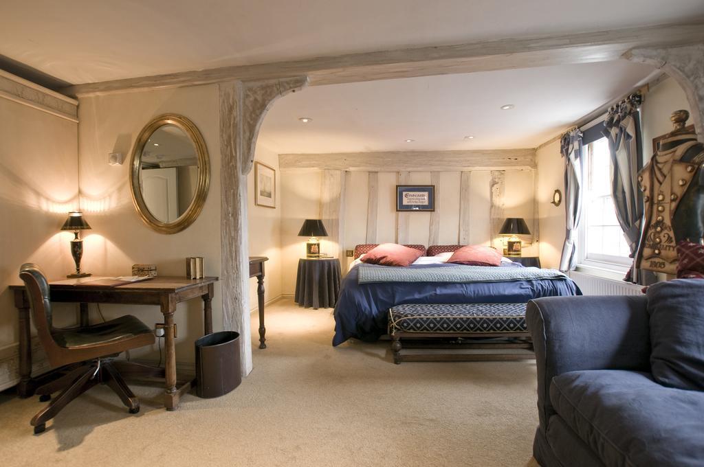 The Bell Inn Hotel Horndon-on-the-Hill Rum bild