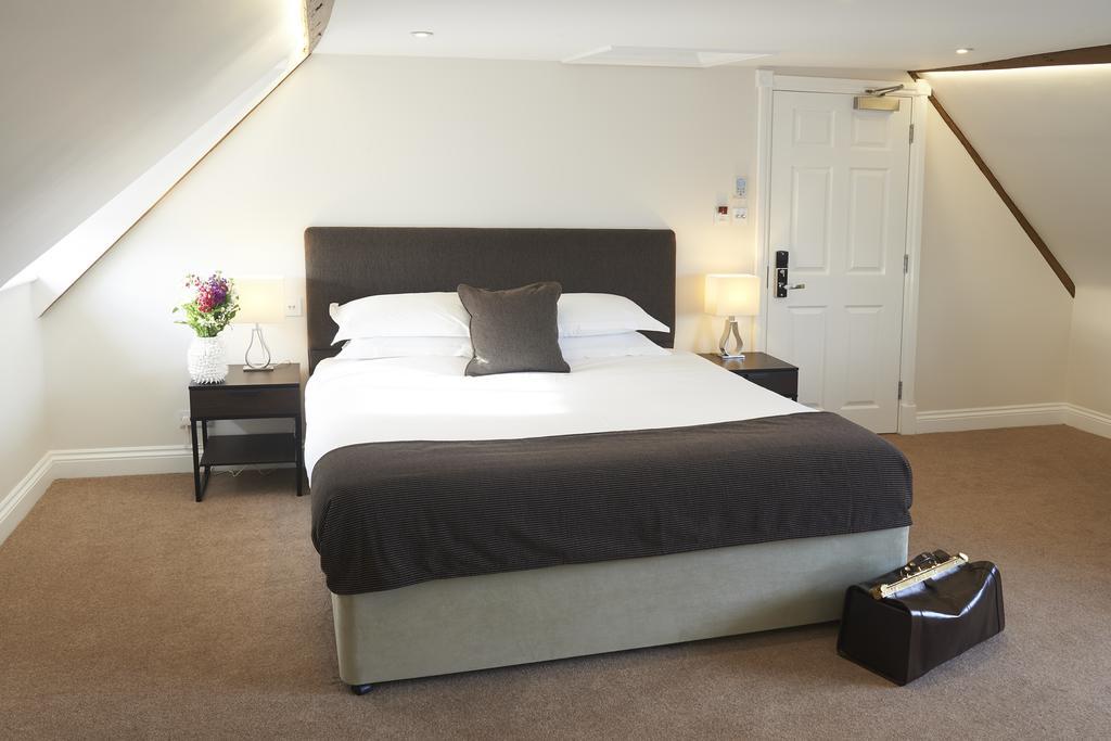 The Bell Inn Hotel Horndon-on-the-Hill Rum bild
