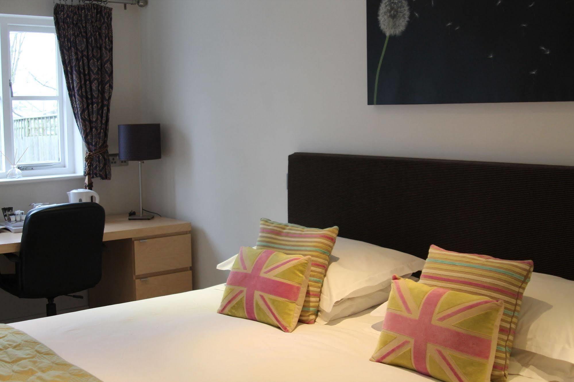 The Bell Inn Hotel Horndon-on-the-Hill Exteriör bild